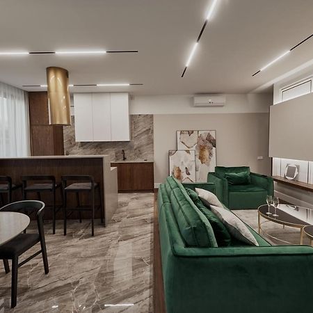 Kostjukowski Apartments Avalon Lviv Bagian luar foto