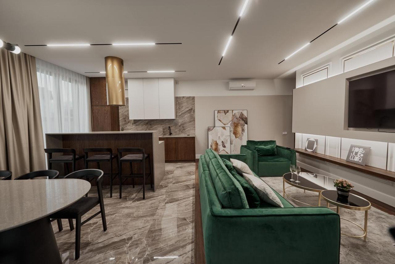 Kostjukowski Apartments Avalon Lviv Bagian luar foto