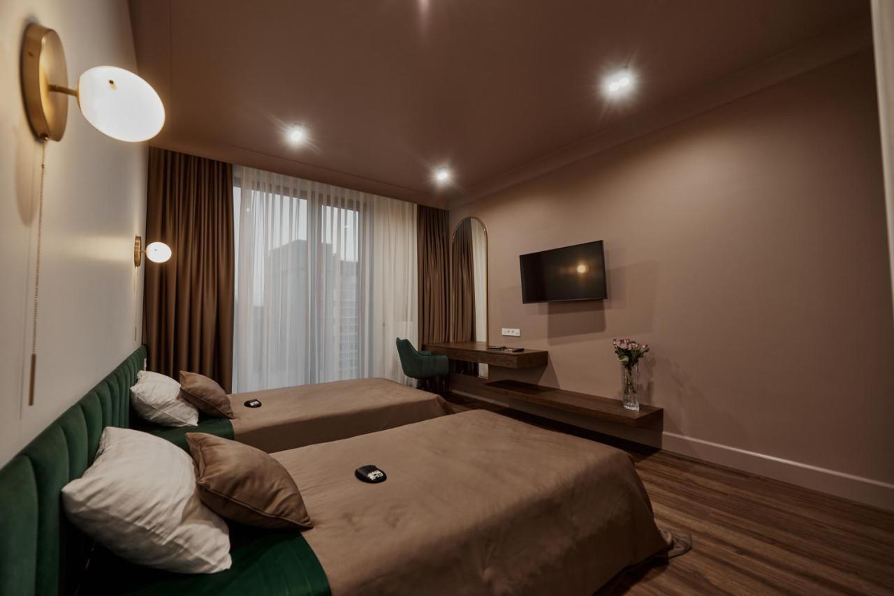 Kostjukowski Apartments Avalon Lviv Bagian luar foto