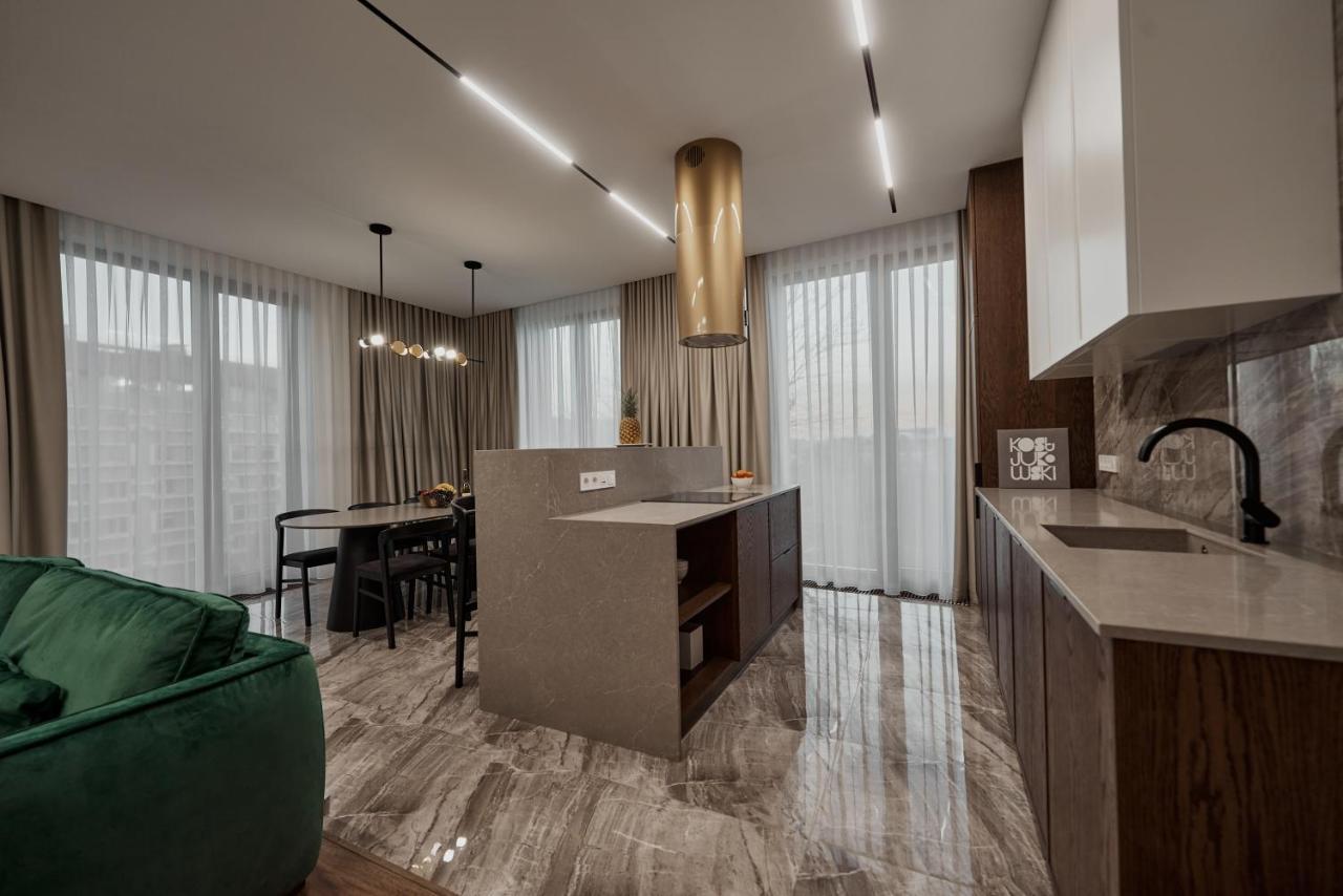 Kostjukowski Apartments Avalon Lviv Bagian luar foto