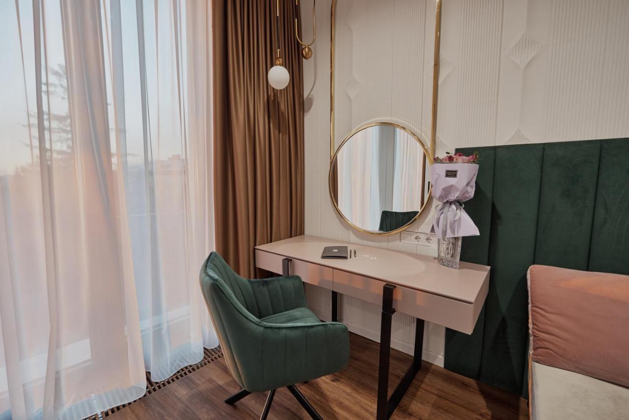 Kostjukowski Apartments Avalon Lviv Bagian luar foto